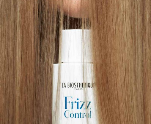Bye-bye les frisottis avec Frizz Control : domptez vos cheveux rebelles